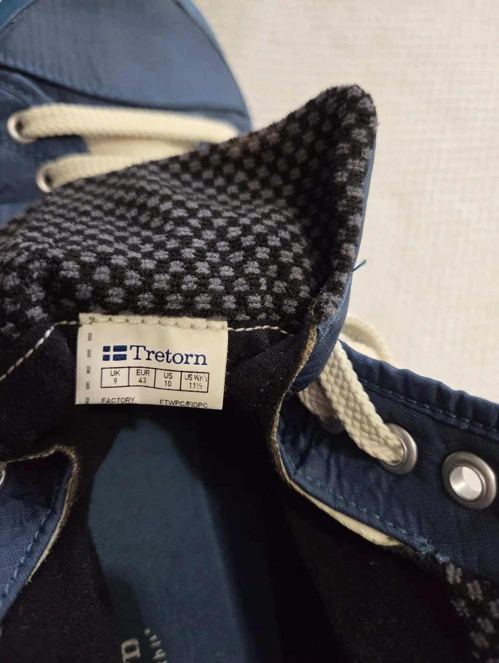 Tretorn High Top Shoes Size 10